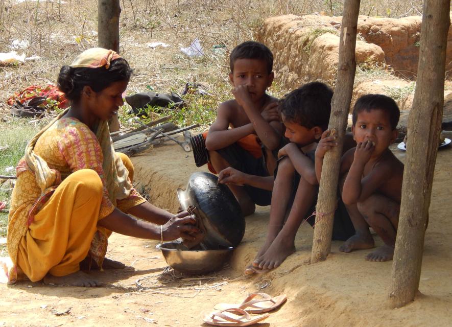 Reshma Bibi lives with her three minor children in the dense forest area of Punisol , Bankura