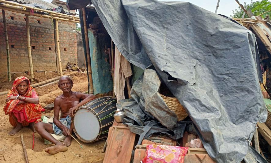 Dhak Shilpi (drum musician) Dhiren Badyakar forced to live in this dilapidated house, as he did not get PMAY project.
