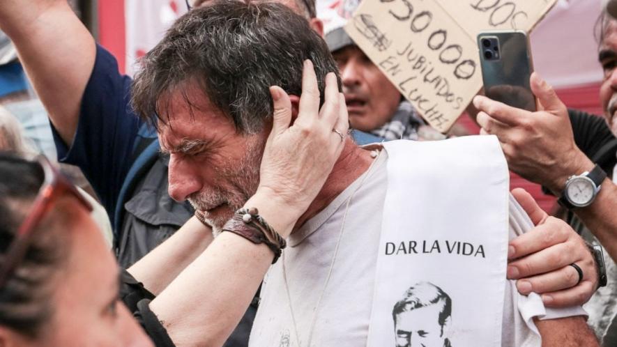 Father Paco during the retirees protest in Buenos Aires on May 14. Photo: UTEP