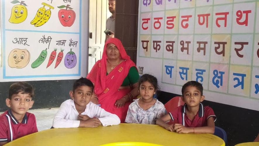 Sanjana Sen and children at the Anganwadi (Photo - Amarpal Singh Verma, 101Reporters)