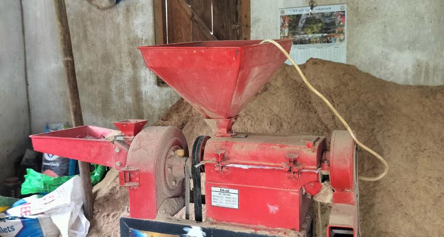 A solar-powered rice huller machine at Ioanis Kurbah and Jenita Jyrwa’s place (Photo - Sanskrita Bharadwaj, 101Reporters) 