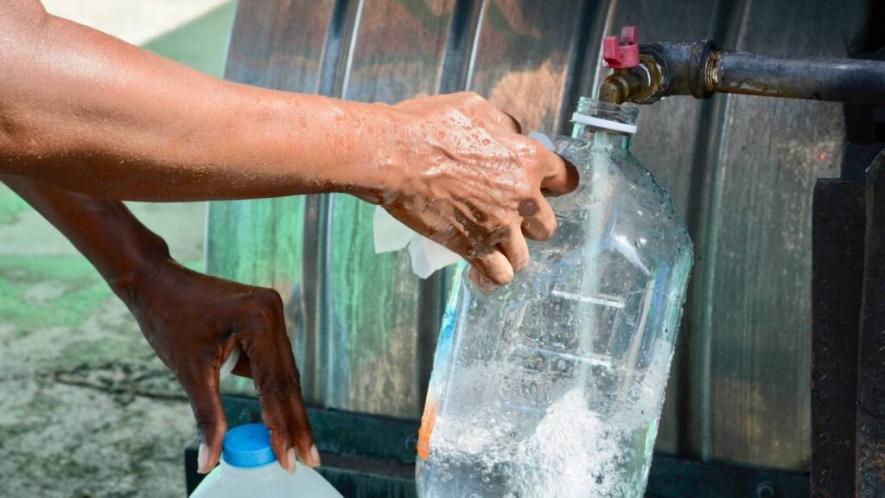 Tanker trucks were deployed to a few areas affected by the water service cutoff. However, many areas have not received water at all. Photo: AAA
