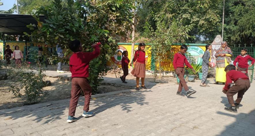 Children playing in the school (Photo - Ramji Mishra, 101Reporters).j