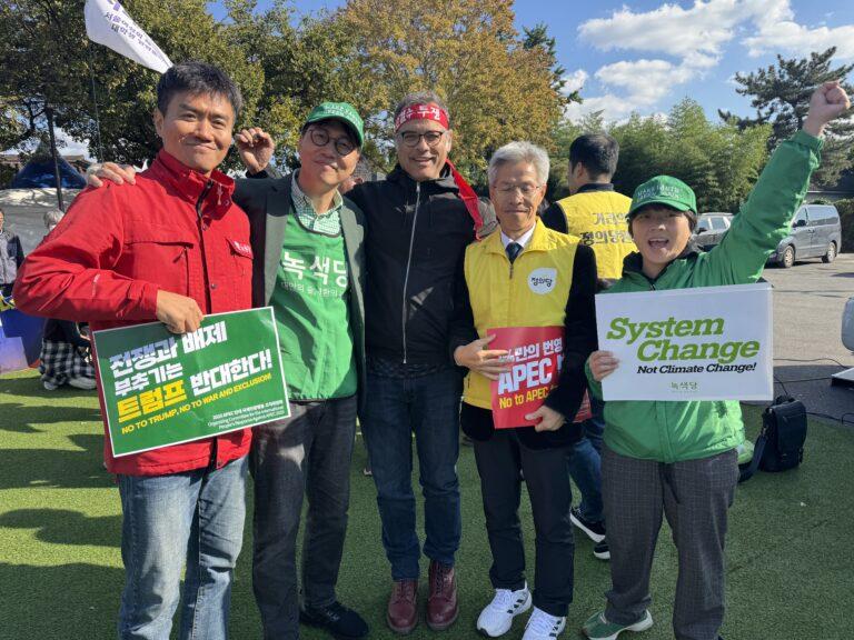Author with Lee Baek-yoon (leader of the Labour Party), Kim Chang-hwi (co-leader of the Green Party), Kwon Yeong-guk (leader of the Justice Party), and Lee Sang-hyun (co-leader of the Green Party). Photo: Vijay Prashad
