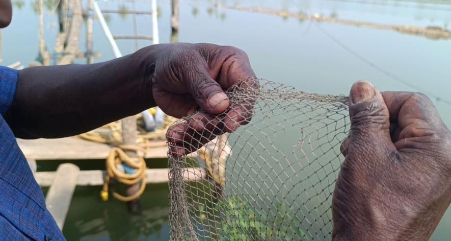 avachan Cherathamthuruthil working on his Chinese net (Photo - Nisha Matamp, 101Reporters).