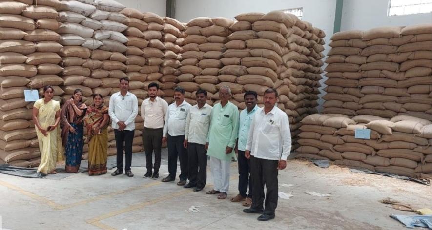 Vilas Uphade(third from left) says soya bean is becoming a problem for farmers but they are yet to get alternatives (Photo - Partha Sarathi Biswas, 101Reporters).