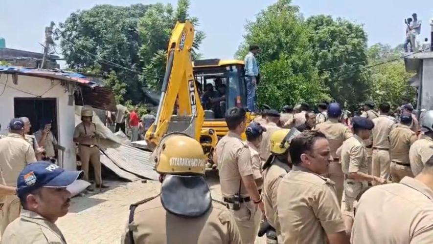 Houses of accused Muslims in the murder of a local BJP set on fire by Hindutva mob in Bairagiwala village under Sahaspur police station of Dehradun district.