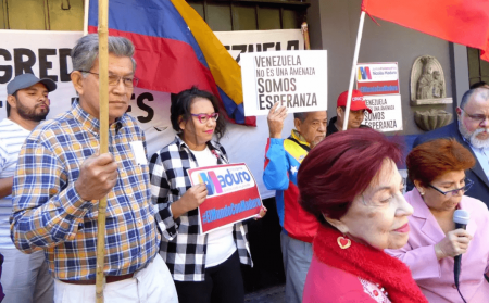 Activists in El Salvador in mobilize to support Venezuela.