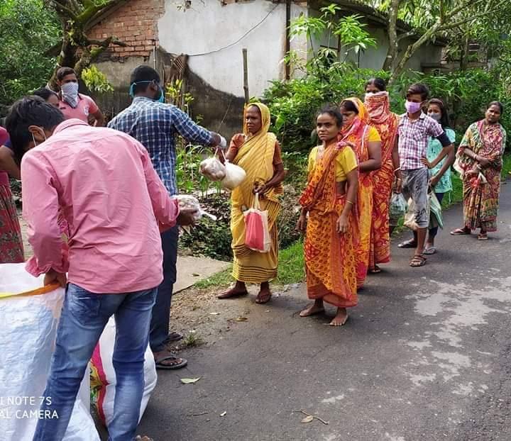 Bangla Sanskriti Manch distributes ration to people during COVID-19 lockdown in India