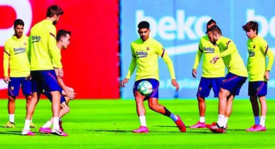 FC Barcelona players training 