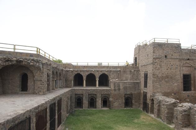 Fort_of_Firoz_Shah_Tughlaq_at_Hisar.jpg