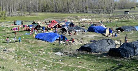 Non%20local%20labourers%20have%20setup%20tents%20at%20various%20places%20in%20Srinagar.%20In%20the%20picture%2C%20labourers%20with%20their%20families%20at%20Pampore%20on%20the%20city%20outskirts..jpg