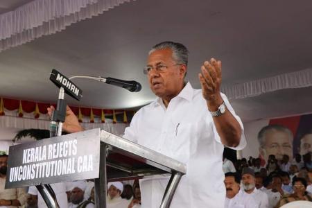 Pinarayi%20vijayan%20addresses%20Satyagraha.jpg