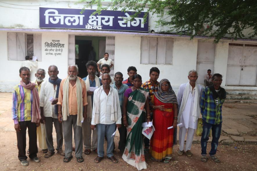 Silicosis%20patients%20at%20Panna%20District%20Hospital.JPG