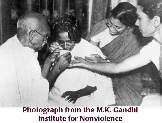 gandhiamtussalam-1946.jpg