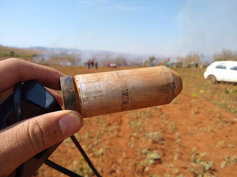 Tear gas canister shot against the landless families this Friday August 14. Photo: MST MG