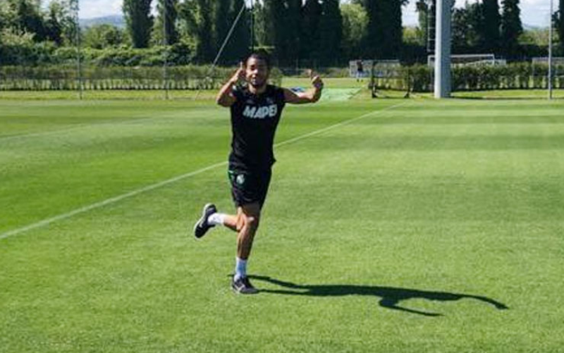 Sassuolo players train alone on the pitch
